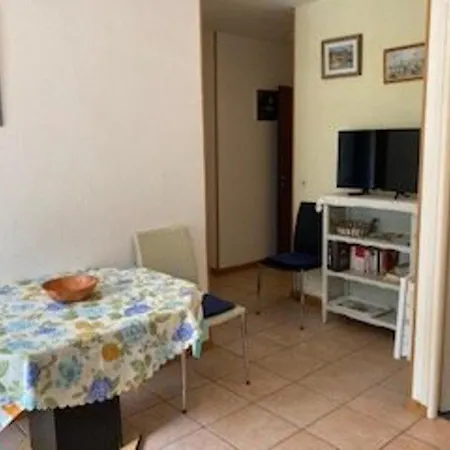 شقة F2 Confortable Avec Parking Et Animaux Admis - Fr-1-703-15 *